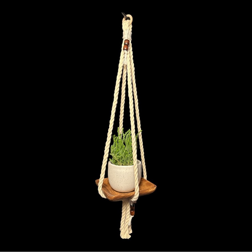 Single plate macramé plant hanger
